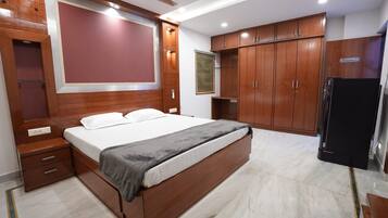 Apartment, 4 Bedrooms, Accessible, Smoking | 4 bedrooms