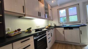 Réfrigérateur, four, plaque de cuisson, lave-vaisselle