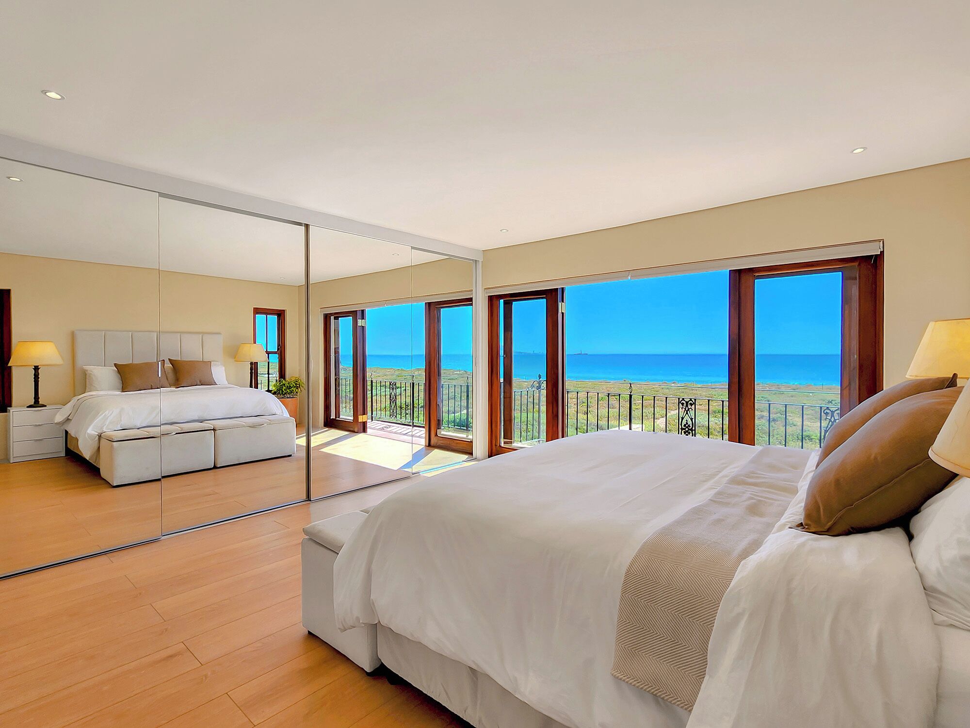 5 Schlafzimmer, Zimmersafe, Bügeleisen/Bügelbrett, Reisekinderbett