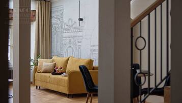 Apartment, 1 Bedroom, Kitchenette, Mezzanine | Living area