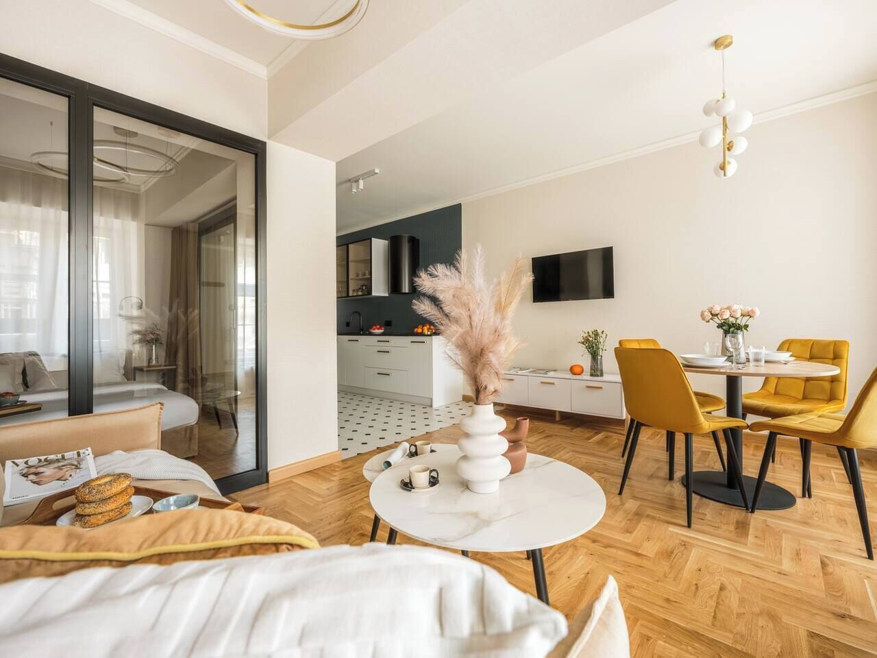 Appartement Confort, 1 grand lit et 1 canapé-lit, coin cuisine | Salle de séjour | Télévision à écran plat