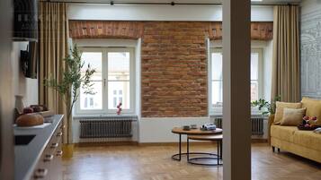 Apartment, 1 Bedroom, Kitchenette, Mezzanine | Living area