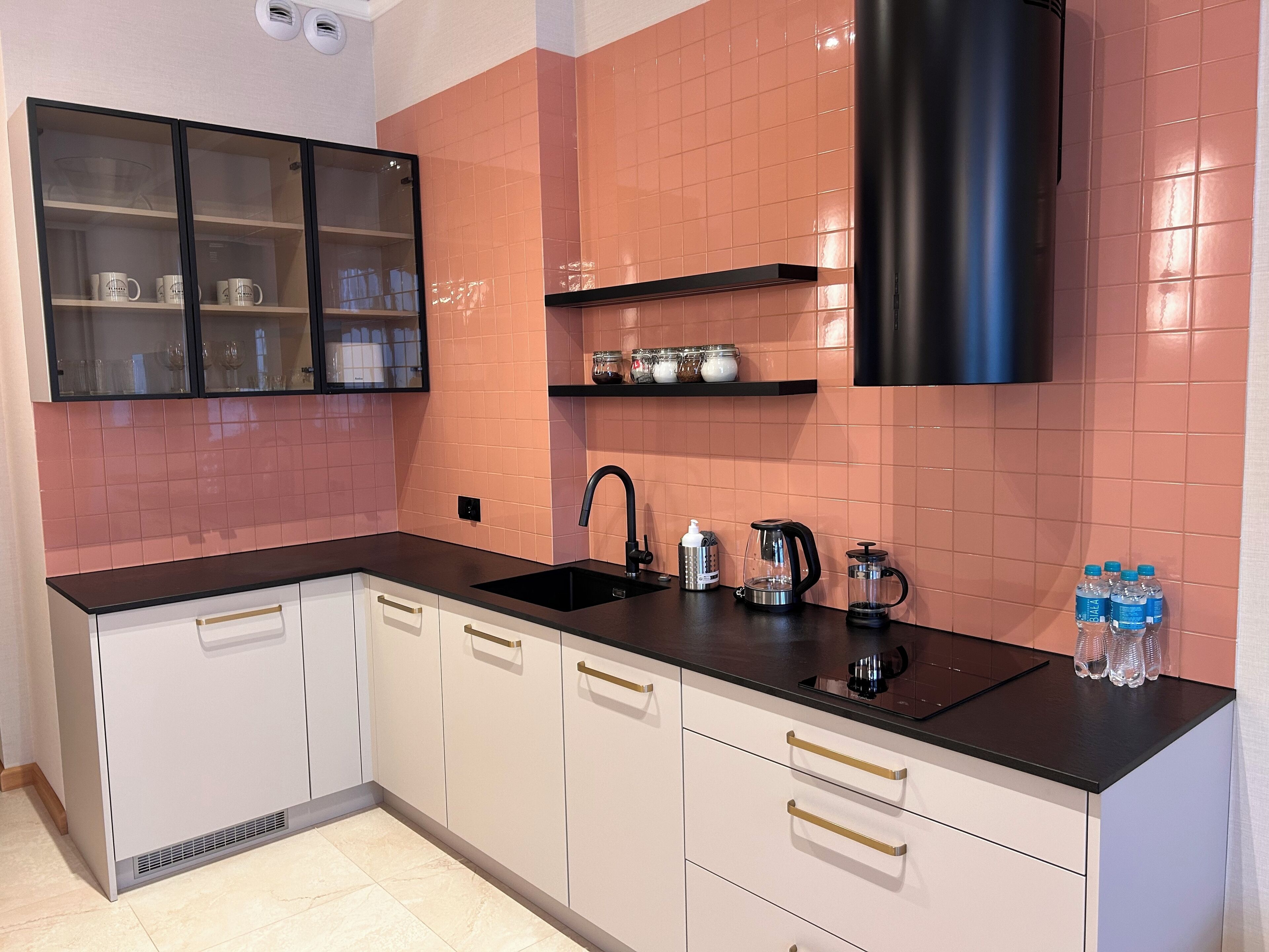 Departamento Confort, 1 cama Queen size y sofá cama, cocineta | Cocina privada | Refrigerador con congelador, microondas, horno y parrilla de estufa 