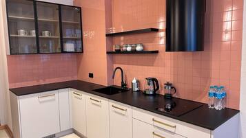 Comfort Apartment, 1 Queen Bed with Sofa bed, Kitchenette | Private kitchen | Full-size fridge, microwave, oven, stovetop