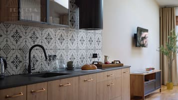 Lejlighed - 1 soveværelse - tekøkken - mezzanin | Privat køkken | Køleskab/fryser i fuld størrelse, mikrobølgeovn, ovn, kogeplade