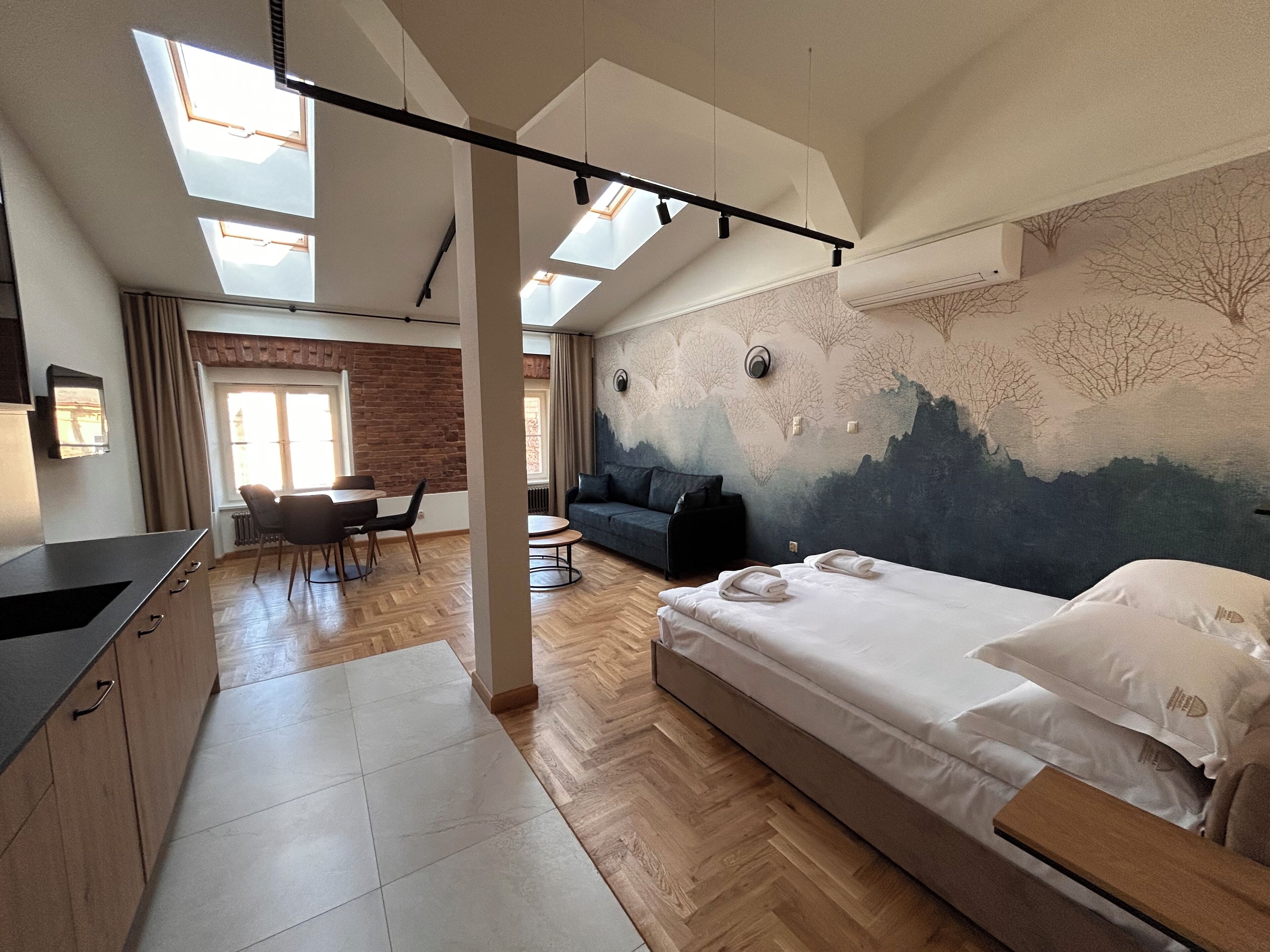 Superior Studio Suite, 1 Queen Bed with Sofa bed, Kitchenette | Living area