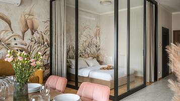 Comfort Apartment, 1 Queen Bed with Sofa bed, Kitchenette | Living area | Flat-screen TV