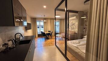 Comfort Apartment, 1 Queen Bed with Sofa bed, Kitchenette | Living area