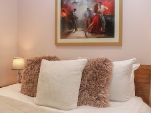 Cottage | 3 bedrooms, individually decorated, individually furnished, free WiFi