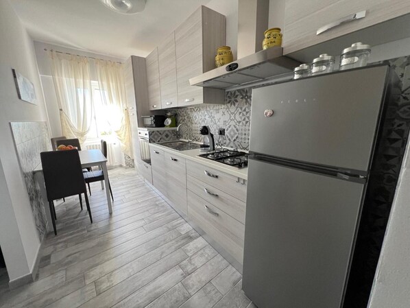 Fridge, microwave, oven, stovetop