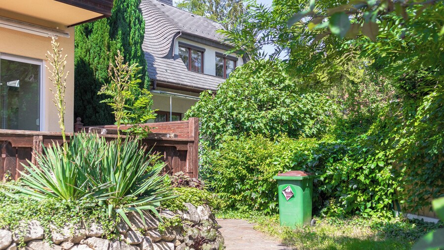 Luxury Garden Villa Sleeps 16 Guests