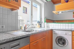 Basic Apartment | Private kitchen | Fridge, microwave, oven, stovetop - Luxury Garden Villa Sleeps 16 Guests (Vienna)