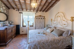 3 bedrooms, travel crib, free WiFi, bed sheets