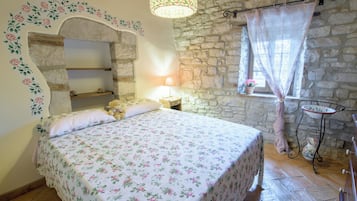 3 bedrooms, travel cot, free WiFi, bed sheets