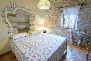 3 عدّة غرف نوم وسرير سفر وواي فاي مجانًا وملاءات أسرّة