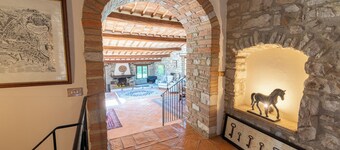 NEW - The Old Stone country paradise with pool, AC & breathtaking country views