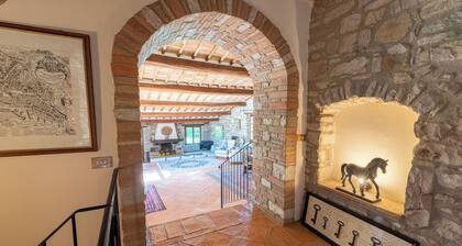 NEW - The Old Stone country paradise with pool, AC & breathtaking country views
