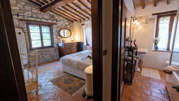 3 bedrooms, travel crib, free WiFi, bed sheets
