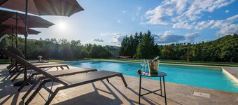 NEW - The Old Stone country paradise with pool, AC & breathtaking country views