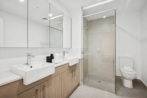 Shower, hair dryer, towels - Cannington Comfort – Beside Carousel & Curtin, featuring modern design and rooftop amenities. (Cannington)