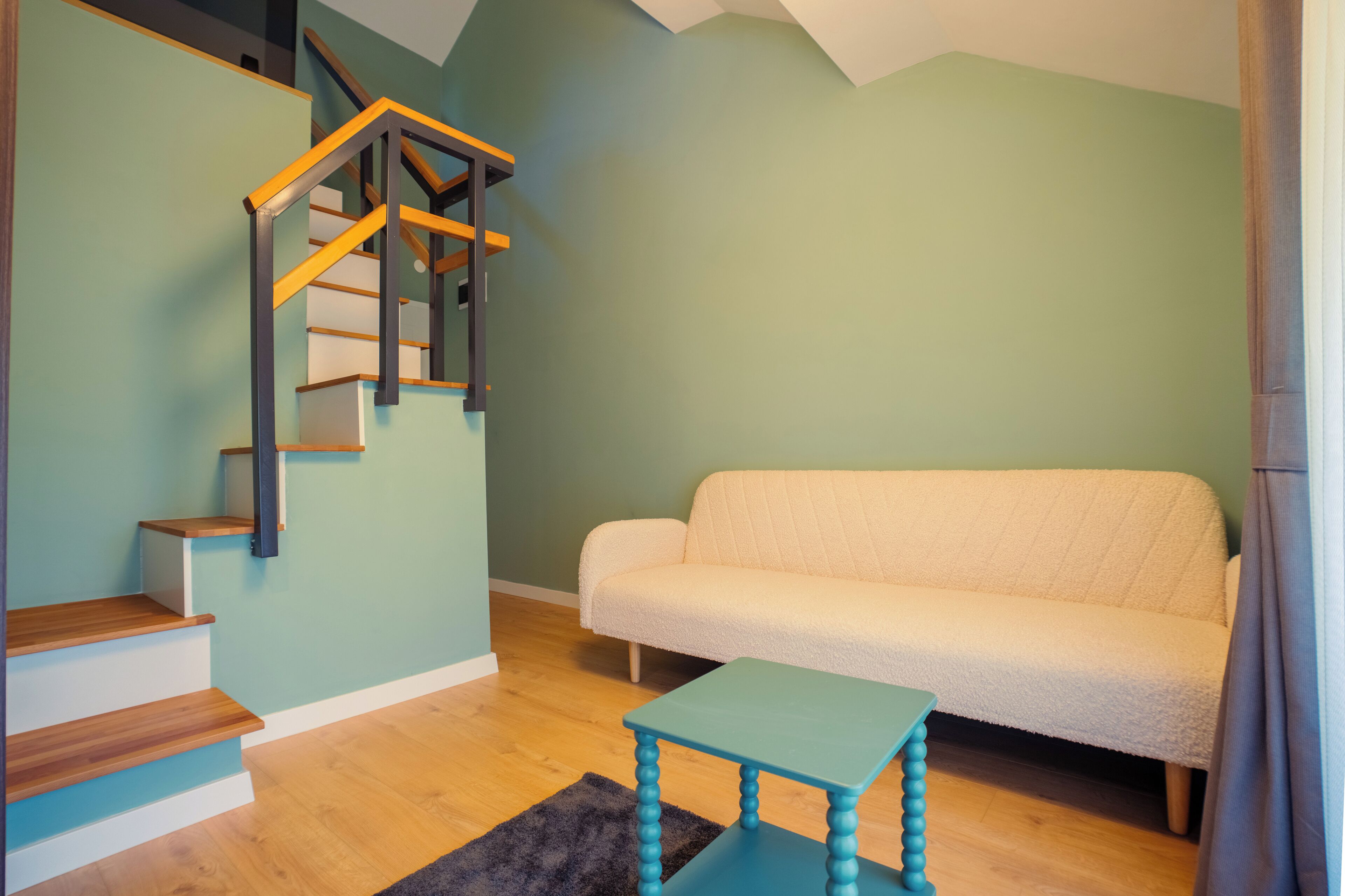 Deluxe Double Room, Garden View | Living area