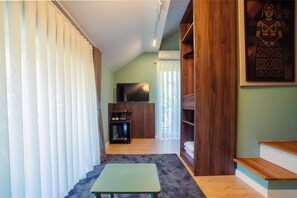 Deluxe Double Room, Garden View | Ruang tamu