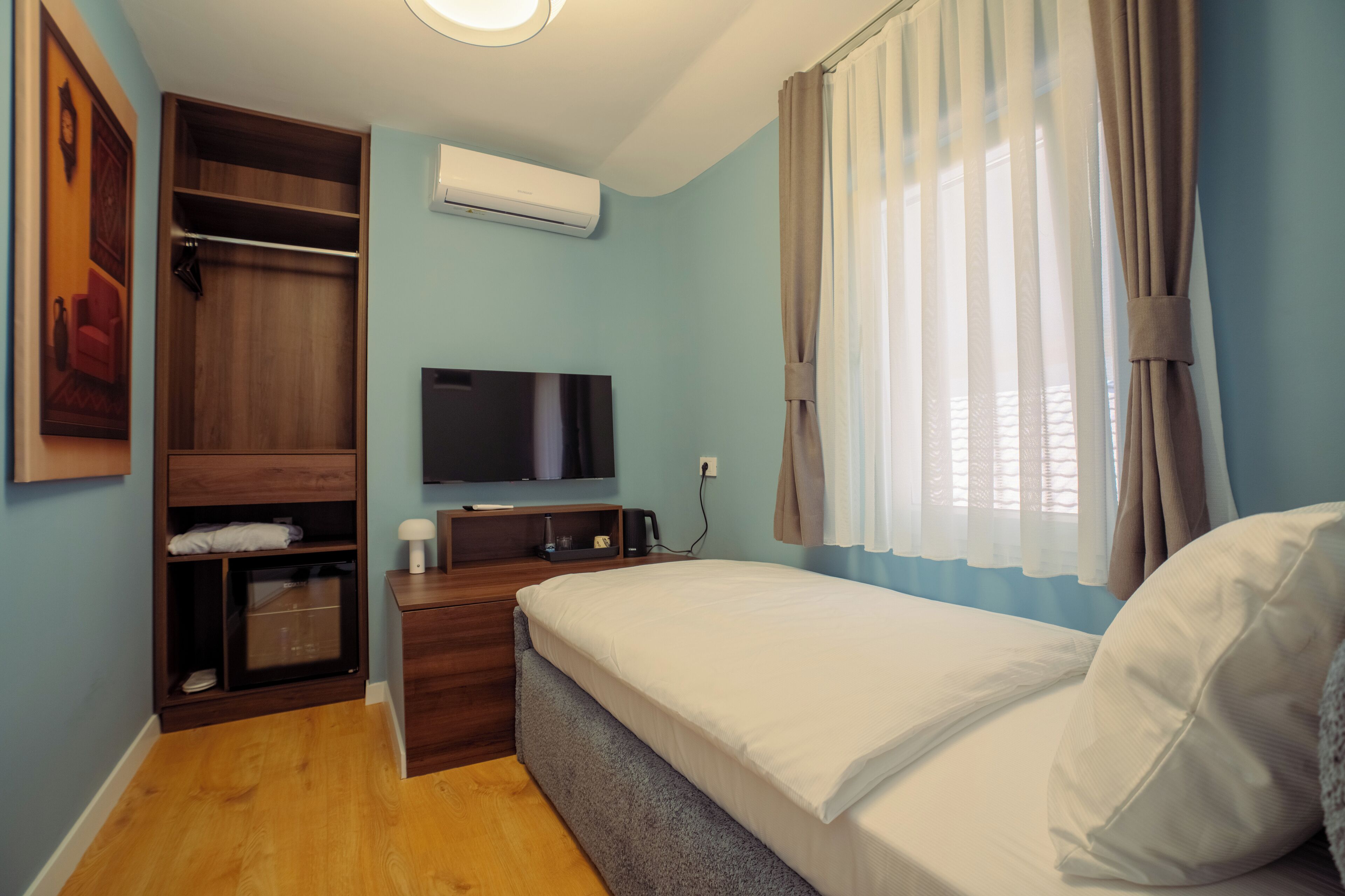 Quarto solteiro clássico, vista para o jardim | Espaço de trabalho para notebook, Wi-Fi de cortesia