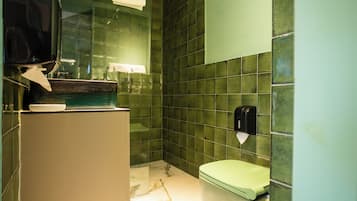Comfort Double Room, Garden View | Bathroom | Hair dryer, towels, soap, shampoo