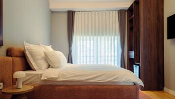 Deluxe-Doppelzimmer, Gartenblick | Laptopgeeigneter Arbeitsplatz, kostenloses WLAN