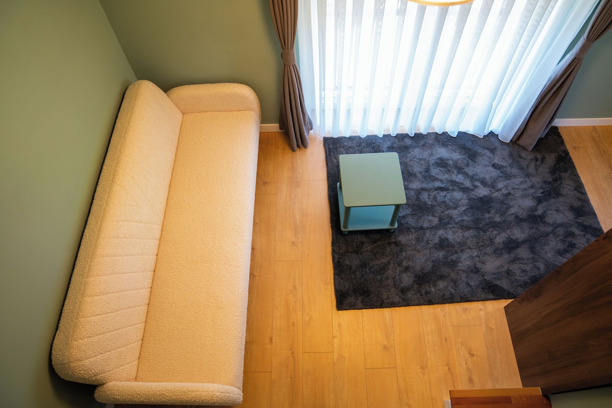 Habitación Deluxe doble, vistas al jardín | Espacio para trabajar con un portátil y sistema de insonorización