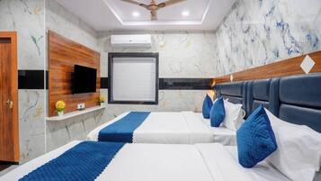 Escritorio, espacio para trabajar con laptop y wifi gratis