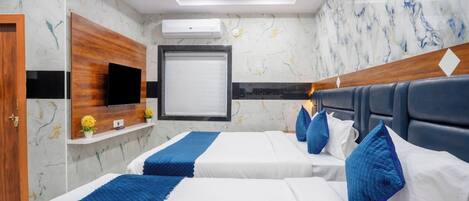 Desk, laptop workspace, free WiFi