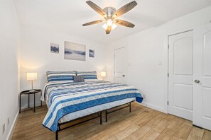 1 soverom, skrivebord, strykejern/-brett og wi-fi (inkludert)