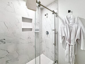 Hair dryer, towels, shampoo, toilet paper