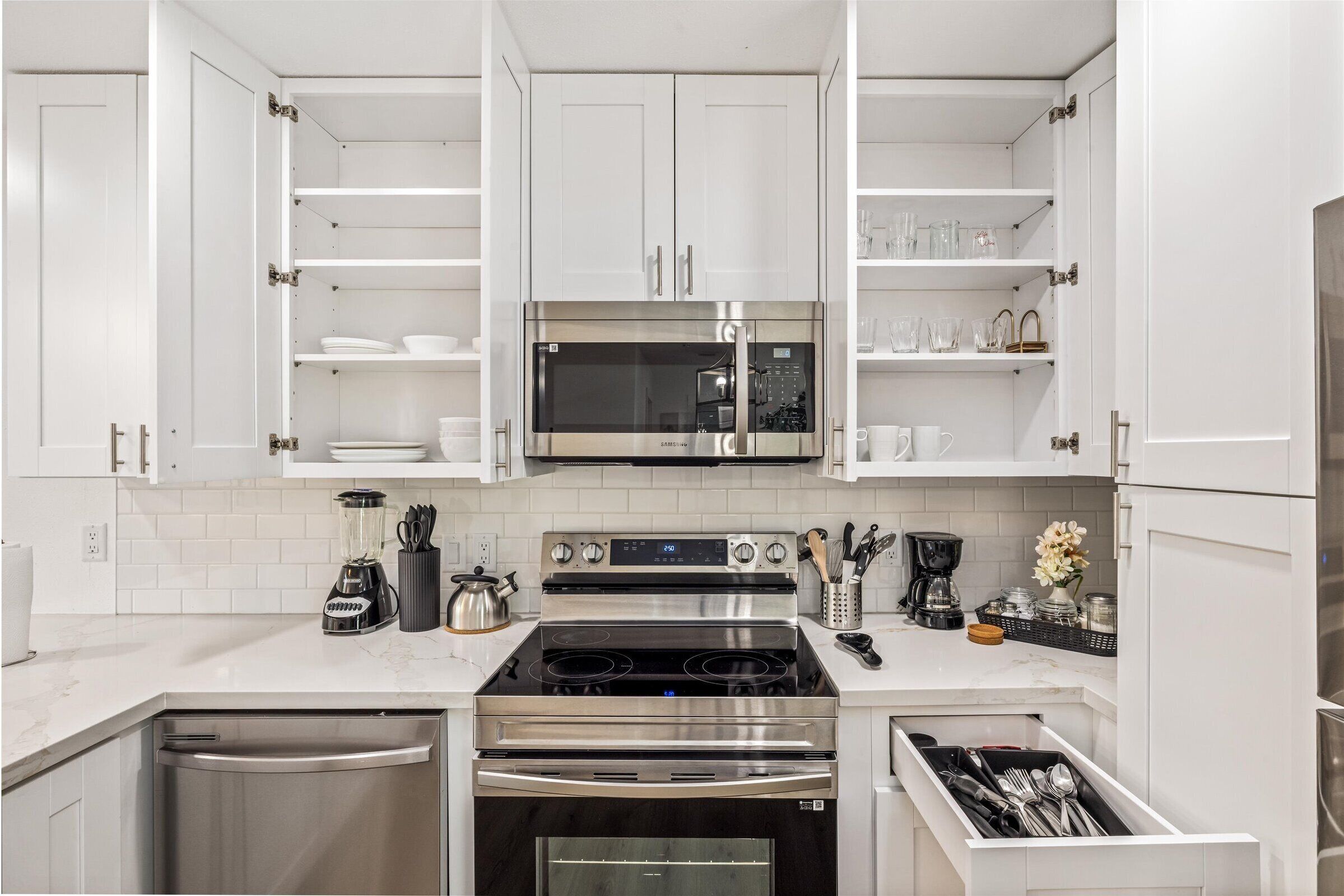 Fridge, microwave, oven, stovetop