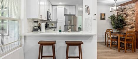 Frigorífic, microones, forn i placa de cuina