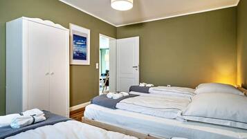 2 bedrooms, iron/ironing board, free WiFi, bed sheets