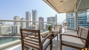 Appartement Luxe, balcon, vue marina | Balcon