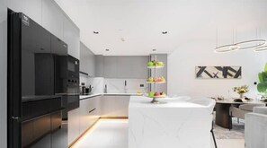 Luxury Apartment, Balcony, Marina View | Private kitchen | Full-size fridge, microwave, oven, stovetop