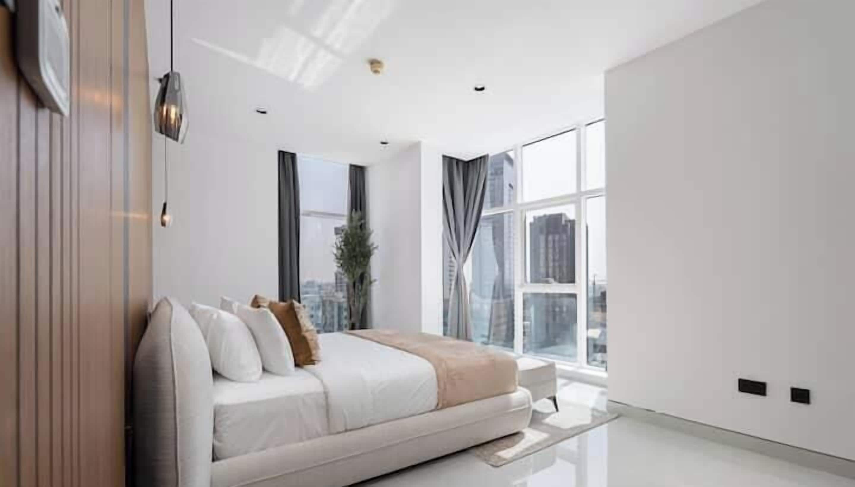 Luxury Apartment, Balcony, Marina View