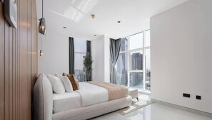 Luxury Apartment, Balcony, Marina View