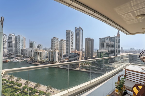 Departamento de lujo, balcón, vista a la marina | Balcón