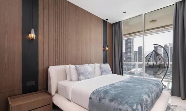 Luxury Apartment, Balcony, Marina View | Premium bedding, in-room safe, individually decorated