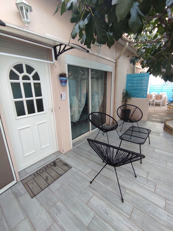 Terrace/patio - Les Orchidées Guest Rooms – Wi-Fi and Air Conditioning Included (Perpignan)