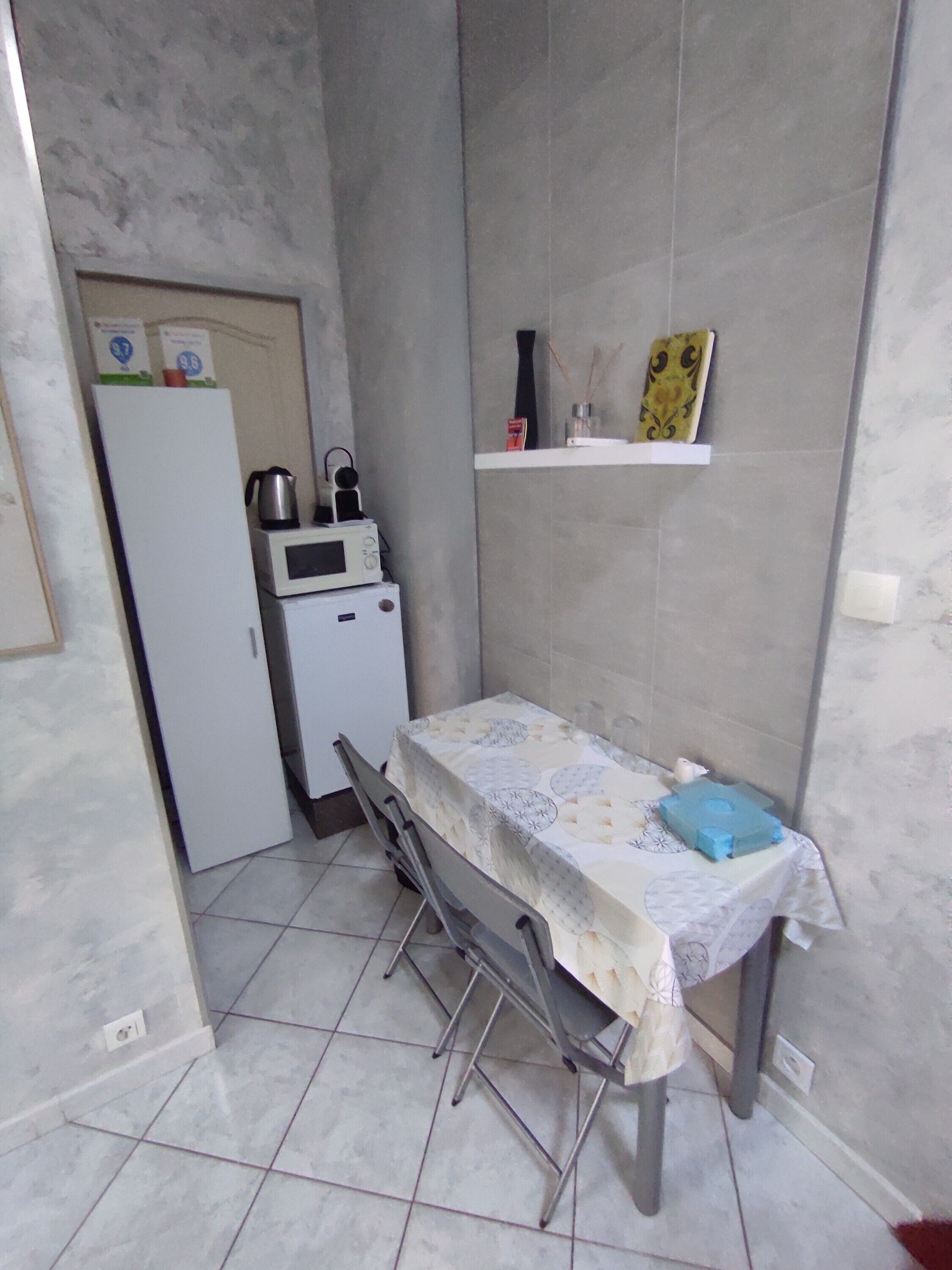 Fridge, microwave, coffee/tea maker, electric kettle