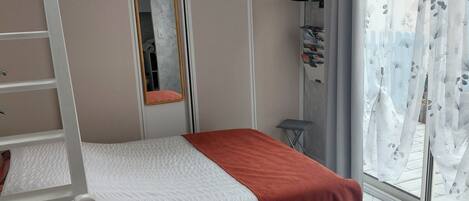 Fer et planche à repasser, Wi-Fi, draps fournis