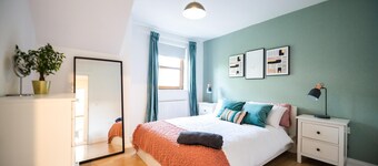 Beautiful 4-Bed house, short walk to beach & train – Spacious & Family-Friendly