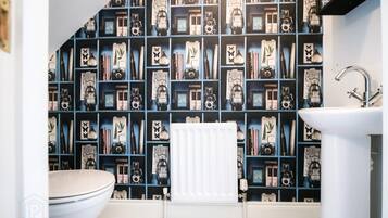 SĂšche-cheveux, serviettes fournies, savon, papier toilette