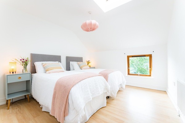 Bedroom 2 Twin Beds (two single beds)