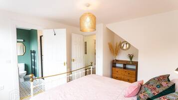 4 quartos, ferros/tábuas de passar roupa, Wi-Fi de cortesia